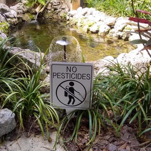 Do not Spray Yard Sign, No Spraying Garden Signage. No Pesticides here, Lawn and Plants Landscaping Warning.