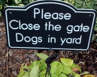 Please Close the Gate Dogs in Yard, Gate Closed Sign, Dog in Fence, Dogs in Yard, Fence Sign, Gate Sign, Decor Dog Gate Sign, Dog Supplies