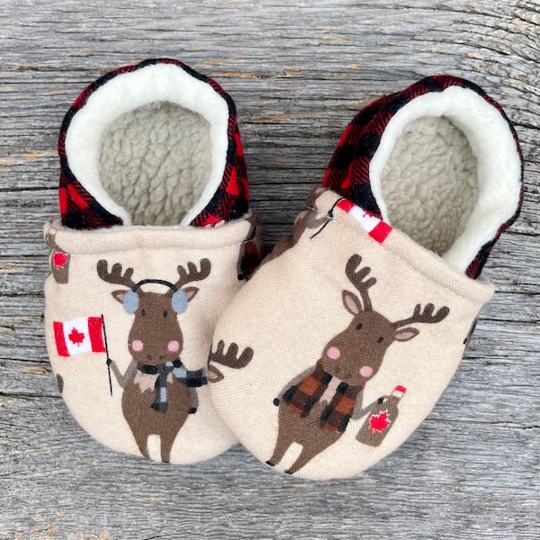 Canadian Moose Baby Booties, Maple Syrup and Canadian Flag Baby Shoes, Canadian Baby Gift, Lumberjack Booties, Stay on Flannel Booties