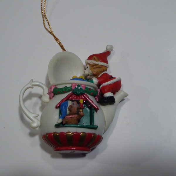 Vintage Lustre Fame LTD Cat and Mouse on a Tea Pot Christmas Ornament
