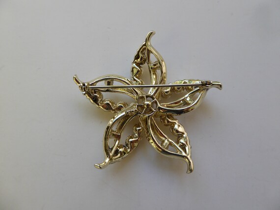 Vintage "Star" Gold-Tone Floral Pearl Brooch - image 4