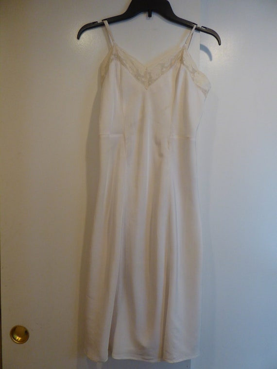 Vintage  50s Leona Bias Cut Nylon Slip with Lace … - image 2