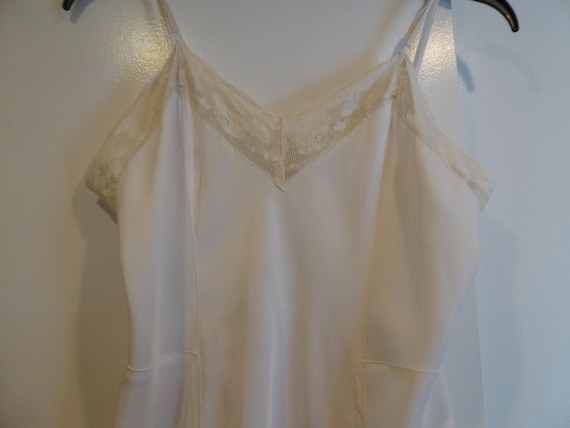 Vintage  50s Leona Bias Cut Nylon Slip with Lace … - image 9