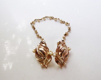 Vtg 50s Gold Tone and Pearl Sweater Clip