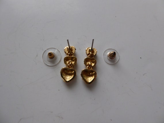 Vtg Rhinestone Stacked Heart Goldtone Earrings - image 3