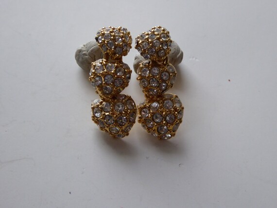 Vtg Rhinestone Stacked Heart Goldtone Earrings - image 2