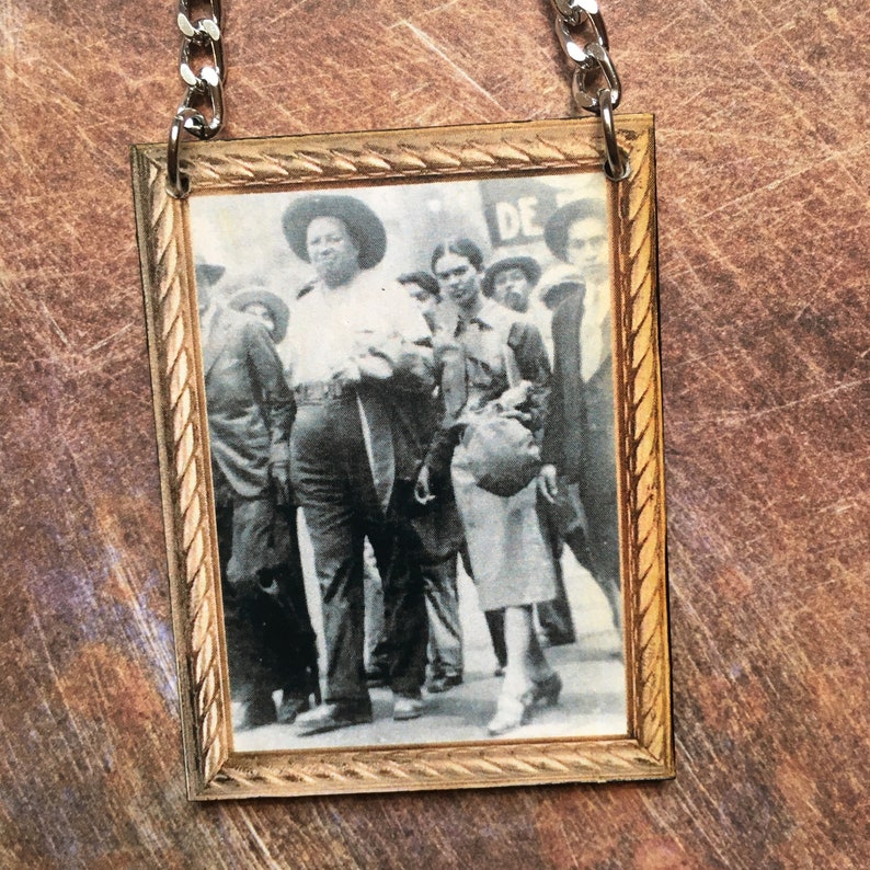 laser cut pendant necklace painting picture frame necklace artist wood art necklace frida kahlo Frida and Diego frame necklace