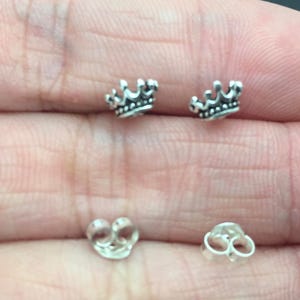 Sterling Silver Earrings, Crown Stud Earrings, Cartilage Earring,Royal Crown Stud Earrings,Tiny Stud Earring,Minimalist Jewelry