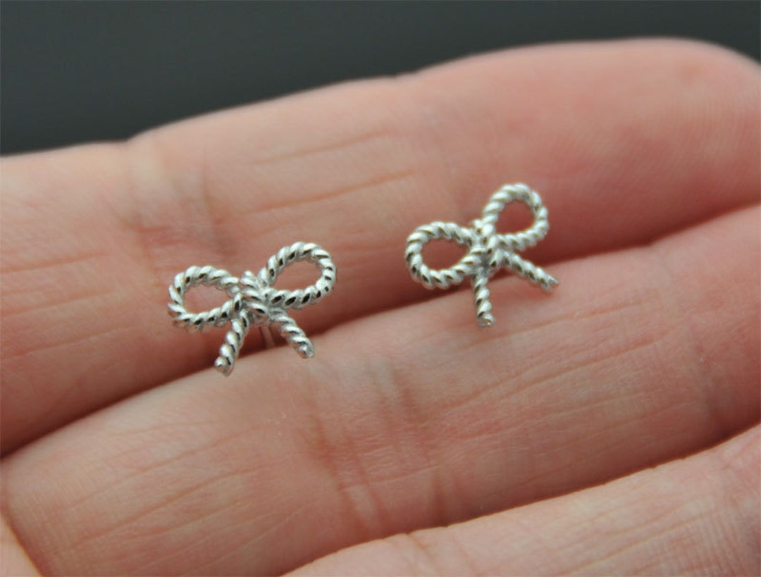【STONEHENgE】Silver Material Ribbon Earrings SC24B11T Spiral Stud Earrings | Boma Jewelry | B Corp Certified Jewelry