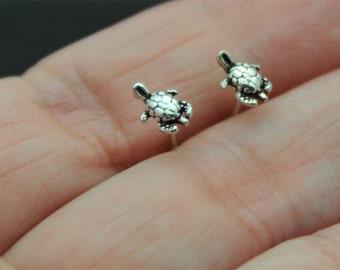 Sterling Silver Sea Turtle Stud Earrings, Tiny Turtle,  Cartilage Earring, Turtle Tragus earring, cartilage stud, Helix earring