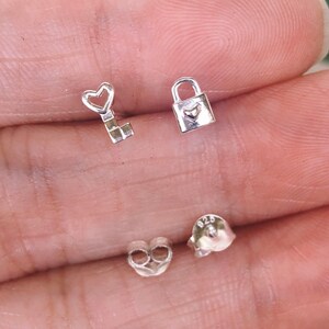 kleine Sterling zilver Zilveren hart meester sleutel en sleutel oor studs, sleutel en slot oor stud