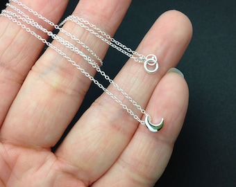 Delicado collar de luna creciente de plata de ley - collar de luna diminuta