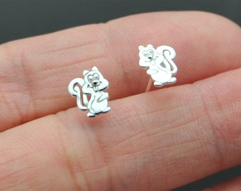 Örhängen i sterlingsilver med ekorrestift. Ekorrestiftörhängen. broskstift, helixstift, postörhänge, tragusstift