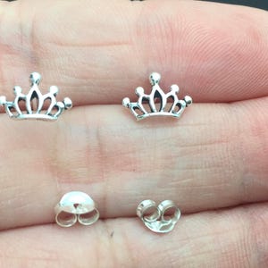 Sterling Silver Earrings, Crown Stud Earrings, Cartilage Earring,Royal Crown Stud Earrings,Tiny Stud Earring,Minimalist Jewelry