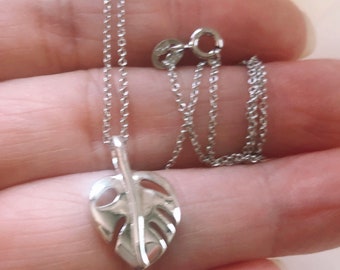 Monstera Leaf Necklace in Sterling Silver 925, Tropical Leaf Necklace, Nature Jewelry, charm Necklace. Everyday Jewelry, Minimum Jewelry