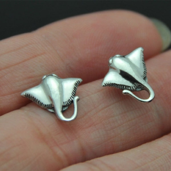 925 Sterling Silver fish  studs  Earrings, stingray stud, manta ray earrings, ocean sting ray jewelry -  mini fish  studs post earring