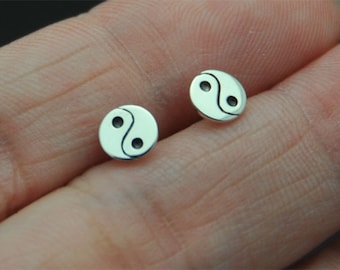 925 Sterling Silver Yin-Yang Stud Earrings, Yin-Yang cartilage stud - Tiny Yin-Yang  Studs - Yin-Yang  post earring