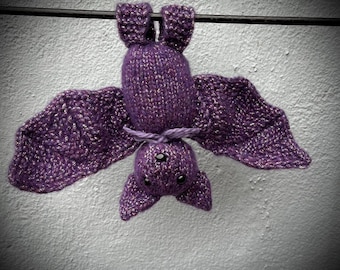 Handgestrickte Lila Sparkle Fledermaus Plüschi, Goth Halloween Dekor, Gothic Urlaub Geschenk