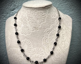 Onyx Halskette mit Edelstahlkette und Komponenten, handgemachte Kette, Rosenkranzkette, schwarzer Gothikschmuck, Goth Geschenk, dunkler Stil