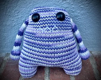 Hand gestrickte Pastell Lila Baumwolle Monster Plushie, gruselige Stofftier