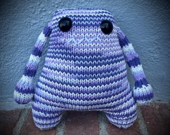Hand gestrickte Pastell Lila Baumwolle Monster Plushie, gruselige Stofftier