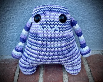 Hand gestrickte Pastell Lila Baumwolle Monster Plushie, gruselige Stofftier