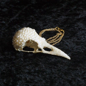 Pearl Crow Skull Necklace (MARILYN)