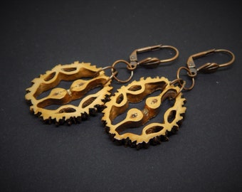 Orecchini In Legno Di Noce Fatti A Mano Con Ganci In Argento 925 - Forma Triangolare, Gioielli Naturali Sostenibili, Diametro 32 Mm