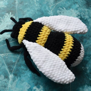 Realistic bumblebee amigurumi pattern crochet bee pattern bee toy with movable legs Digital crochet pattern image 8