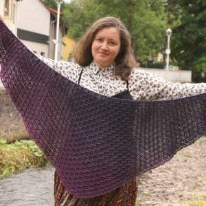 Asymmetrical crescent shawl crochet pattern for women - Honey drip textured triangle shawl with full English instructions, charts, video
