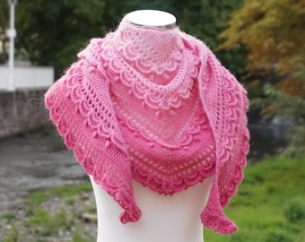 Crescent shawl crochet pattern for women. Strawberry Cupcake. Rounded triangle or crescent shawl full instructions, charts, videos