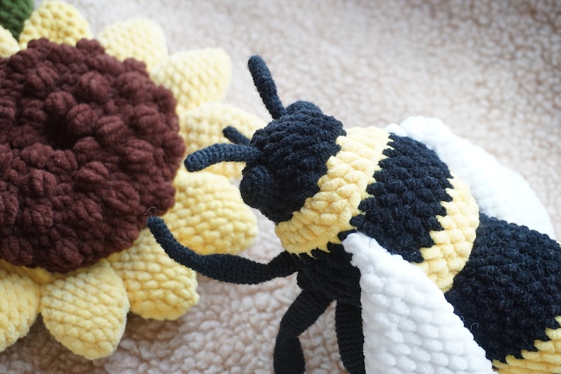 Realistic bumblebee amigurumi pattern crochet bee pattern bee toy with movable legs Digital crochet pattern image 4