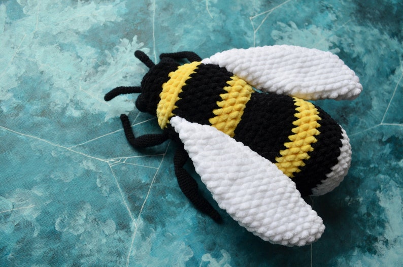 Realistic bumblebee amigurumi pattern crochet bee pattern bee toy with movable legs Digital crochet pattern image 8