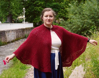 Elegant feathered capelet Tunisian crochet pattern - Wing shawl with full instructions and chart - Ruby phoenix capelet