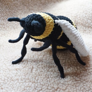 Realistic bumblebee amigurumi pattern crochet bee pattern bee toy with movable legs Digital crochet pattern image 7