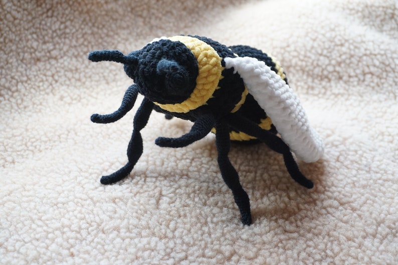 Realistic bumblebee amigurumi pattern crochet bee pattern bee toy with movable legs Digital crochet pattern image 7