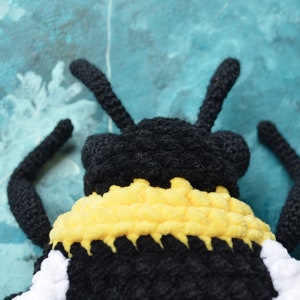 Realistic bumblebee amigurumi pattern crochet bee pattern bee toy with movable legs Digital crochet pattern image 9