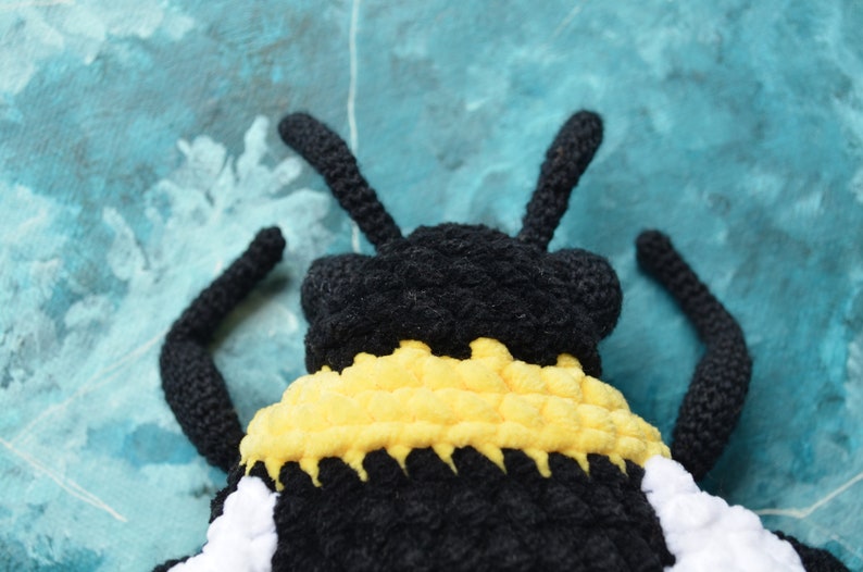 Realistic bumblebee amigurumi pattern crochet bee pattern bee toy with movable legs Digital crochet pattern image 9