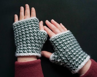 Houndstooth fingerless mittens Tunisian crochet pattern - digital download (size inclusive)