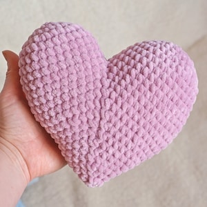 Crochet heart pillow pattern - asymmetrical velvet yarn amigurumi heart pattern, fluffy chenille yarn heart crochet pillow pattern