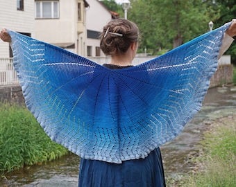 Fairy flower crochet shawl pattern - Morning glory shawl in crescent shape - US terms and UK terms, low vision and mobile friendly