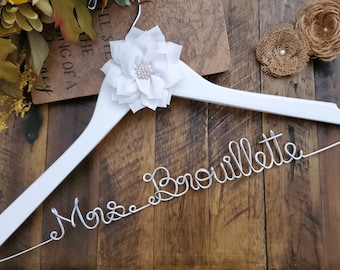 Dress Hanger / Bridesmaid gift / Bridal Hanger / Bridal Shower Gift / Bridal Party / Maid of Honor / Graduation Gift/