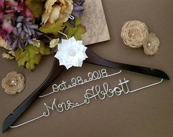 Personalized Bridal Hanger - Wedding Hanger - Bridesmaid gift - Bridal Hanger - Bridal Shower Gift ||