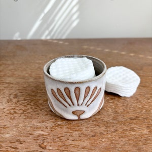 Daisy Ceramic Cotton Pad Holder Bathroom Makeup Organizer image 3