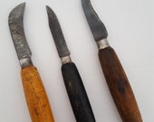 Nice vintage lot of 3 leather working utility crafting knives unmarked wooden turned handles