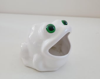 Vintage 1970s Ceramic Frog Scrubbie Holder: White Kitchen Decor