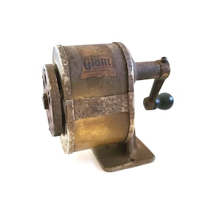 Vintage 1920&#39;s Automatic Pencil Sharpener Co. Chicago 6 sizes of pencils, with celluloid shavings holder, wood knob, original wear