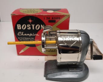 Vintage 1965 Boston Champion "portable" pencil sharpener, great original box condition cleaned and lubricated blades. Includes instructions