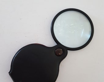 Vintage 1970's pocket magnifying glass, black plastic covered case w/ 2" diameter, Advertising Metro Bolt Fastener Detroit