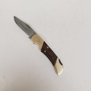 Vintage circa 1980&#39;s discontinued Valor Pony No 936 Made in Japan 440 stainless steel very sharp small knife, walnut scales brass bolsters